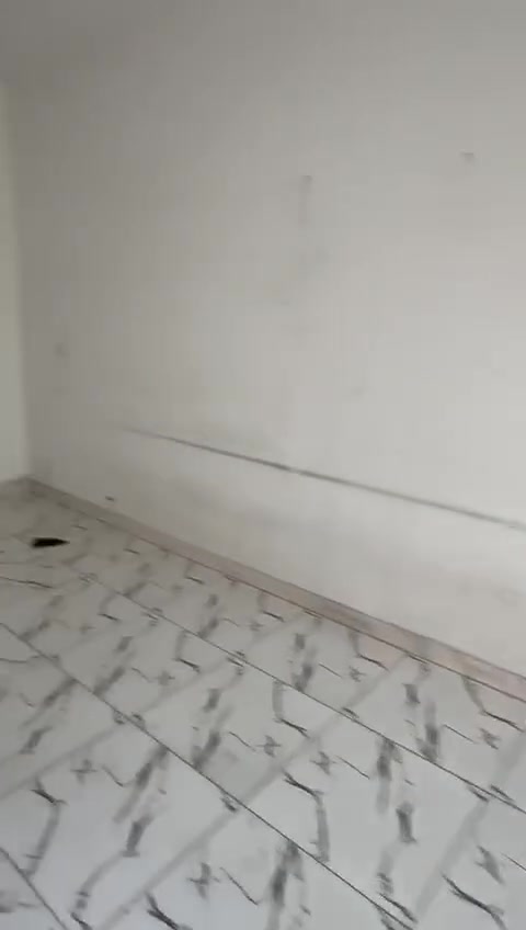 طابق اول في زراعي العبيدي غرفه وصاله ومطبخ وخدمات بدل الايجار 300 لاستفسار ***********
