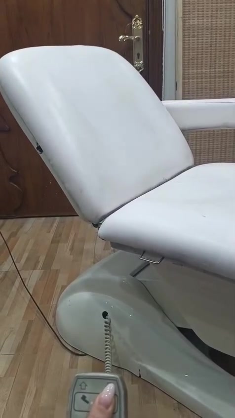 السلام عليكم
سديه كهربائيه متحركه للبيع التفاصيل موضحه في الفديو جداً نظيفه استعمال قليل السعر 400 ألف 

الاستفسار على الرقم ***********
المكان شارع فلسطين
