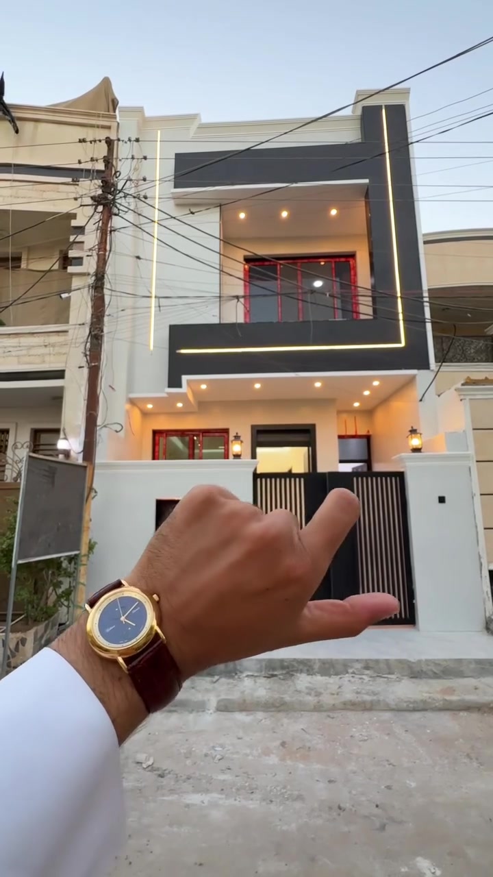 عقارات للبيع ✔️
📍موقع العقار بغداد منطقة حي الجهاد مربع ديوان المخابرات ✅

مساحة العقار 100 متر
واجهة العقار 5 متر

العقار #طابو_ملك_صرف 📃
سنة البناء 2026 ✅

يحتوي العقار على…
صالة
مطبخ
عدد الغرف 5
عدد الصحيات 2
عدد المناور 1

الاتصال *********** 📞

#العقاري_ابوعراق #عقار #عقاراتي #عقارات #عقار_للبيع
