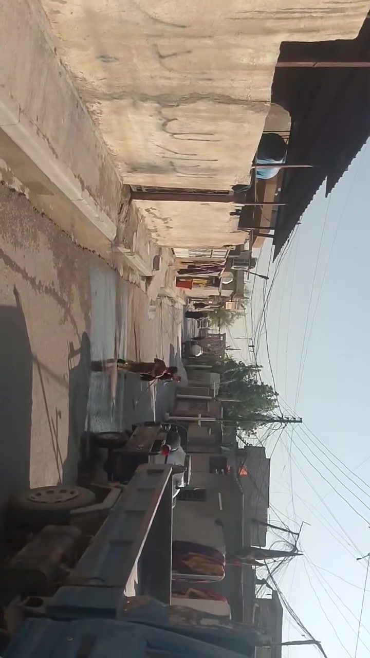 سلام عليكم بيت للبيع مساحه 150 سند 25 الببت نضيف يحتوي على 3 غرف ومطبخ وحمام داخلي وخاجي وترك العنوان بغداد جسر ديالى القديم قرب الشارع العام وقرب جامع طه الاستفسار الاتصال على الرقم ‏‪***********‬‏ أو مراسله صفحه أو تصال رقم وتساب ***********

