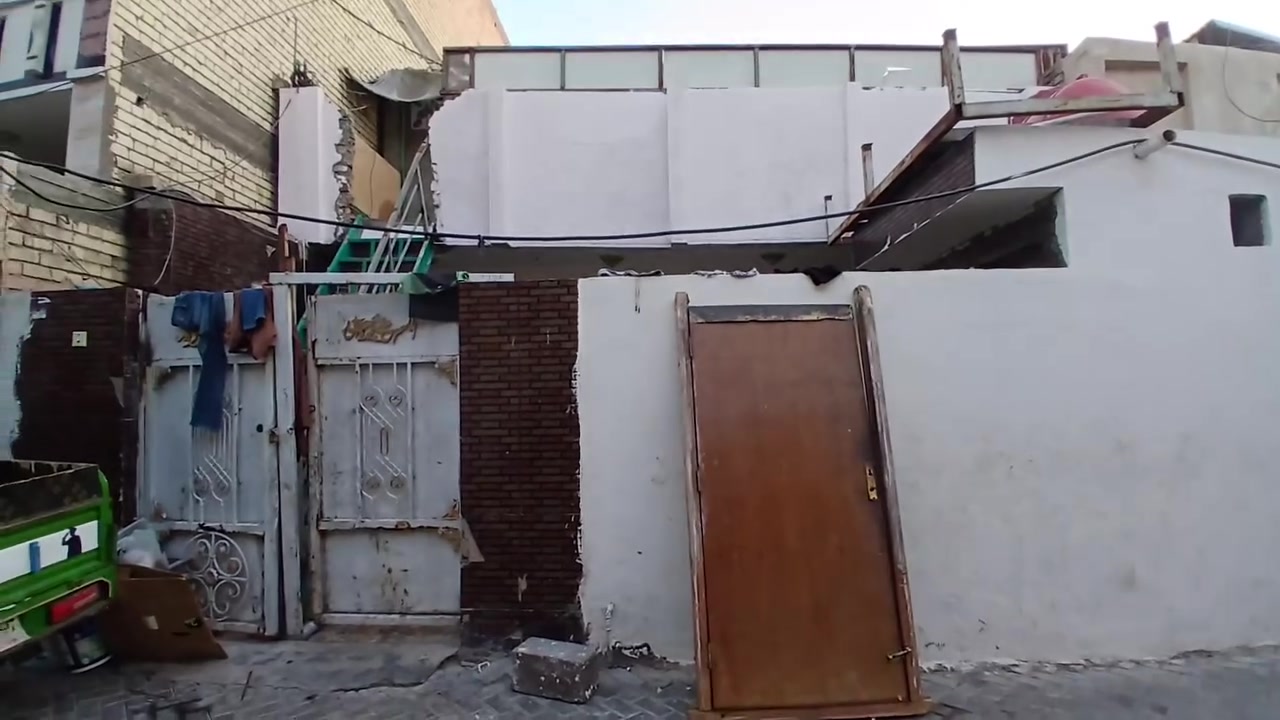 السلام عليكم عندي بيت للبيع بمساحه 144 العنوان بغداد مدينه الصدر قطاع 50 اللي يحب يتواصل على الرقم التالي *********** واتساب او رصيد

