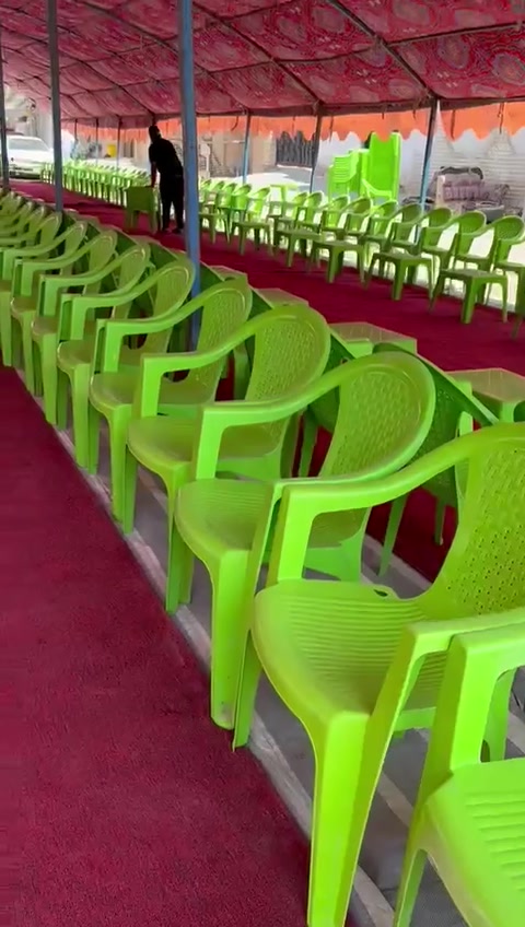 يتوفر لدينا جادر  ابيض للمناسبات ويوجد لدينا جادر عملاق ابو الدنكه العرض 10متر  ويوجد 9متر وكافه مستلزمات الطبخ والمبردات العنوان بصره الجمهورية شارع الاطفاء مقابل حسينيه علي ابن ابي طالب تجهيزات ابو طالب لاستفسار اتصل ***********
