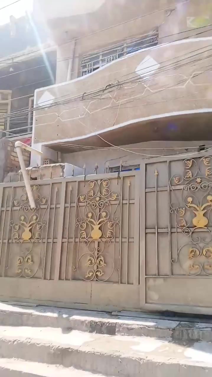 سلام عليكم بيت100متر للايجار في منطقة سويب البيت يحتو على 3غرف نوم3صحيات واستقبال وصاله ومطبخ البيت كله صبغ جديد وترميم جديد للتصال ***********
