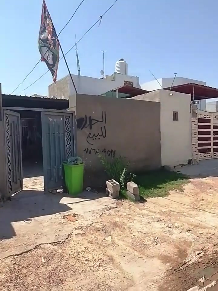 السلام عليكم بيت للبيع المساحه 200 م فول البيت الأساس طابوك البناء بلوك العكادة طابوك نهروان غرفتين وصاله ومطبخ واستقبال وحمامات وساحه بيت وحديقة مسيجة ومحل كامل مكاشيف اثنين مكاني الكوفه شارع المعمل خلف اسواق حسين رماحي بشارع المحولة قرب ابو ثامر المختار يم جامع الامام المهدي ع سعر البيت 45 وبي مجال وهاذة رقمي للتواصل ***********
