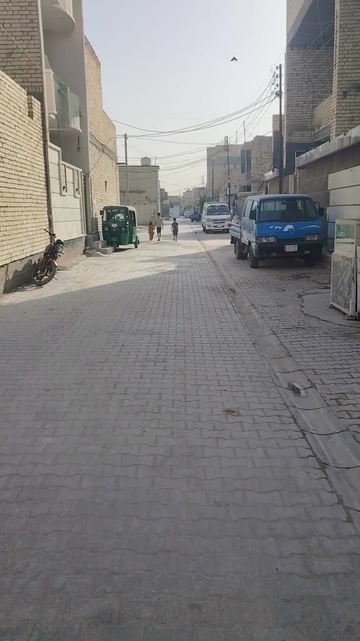 قطعه للبيع المساحه 100 متر منطقه حي الكوفه الجهه اليمنى قريب على تقاطع كسر عطش وقريب على شارع الصوره كامل خدمات ***********
