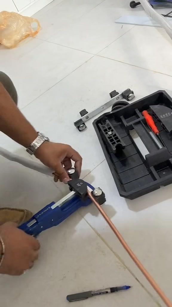 �❄️ شركة المسارات الهندسية للتكييف والتبريد ❄️🚨

✅ خبرة في التجهيز، التنصيب، الصيانة، الغسل الشامل، البيع والشراء والاستبدال
✅ تنفيذ باحترافية عالية وفق المواصفات الفنية
✅ ضمان حقيقي لمدة 3 سنوات على العمل

🔧 نختص بجميع أنواع أجهزة التبريد:
▪️ جداري
▪️ كاسيت
▪️ عامودي

🏢 جميع الأحجام والسعات التبريدية:
▪️ 1.5 طن
▪️ 2 طن
▪️ 3 طن
▪️ 4 طن وأكثر

🧊 نتعامل مع أفضل الماركات العالمية:
Gree | Tosot | Midea | Carrier | York | LG | Samsung

🧪 غازات تبريد أصلية ومعتمدة:
❄️ R22
❄️ R410A
❄️ R32

🧴 أشهر ماركات غازات التبريد العالمية:
▪️ Freon
▪️ FrioJet
▪️ Honeywell
▪️ Chemours
▪️ Arkema
▪️ Floron

⚡ خدماتنا المميزة:
✔️ فحص ضغط وأمبير
✔️ سحب فاكيوم
✔️ ضبط أداء التبريد
✔️ تمديدات مرتبة وعزل احترافي
✔️ بيع، شراء، واستبدال الأجهزة

📲 للتواصل مباشرة:
رقم الهاتف: ***********
🌐 متواجد على: واتساب، فيس بوك، إنستغرامkrar1994n
بأدارة :الاستاذ :كرار التميمي
