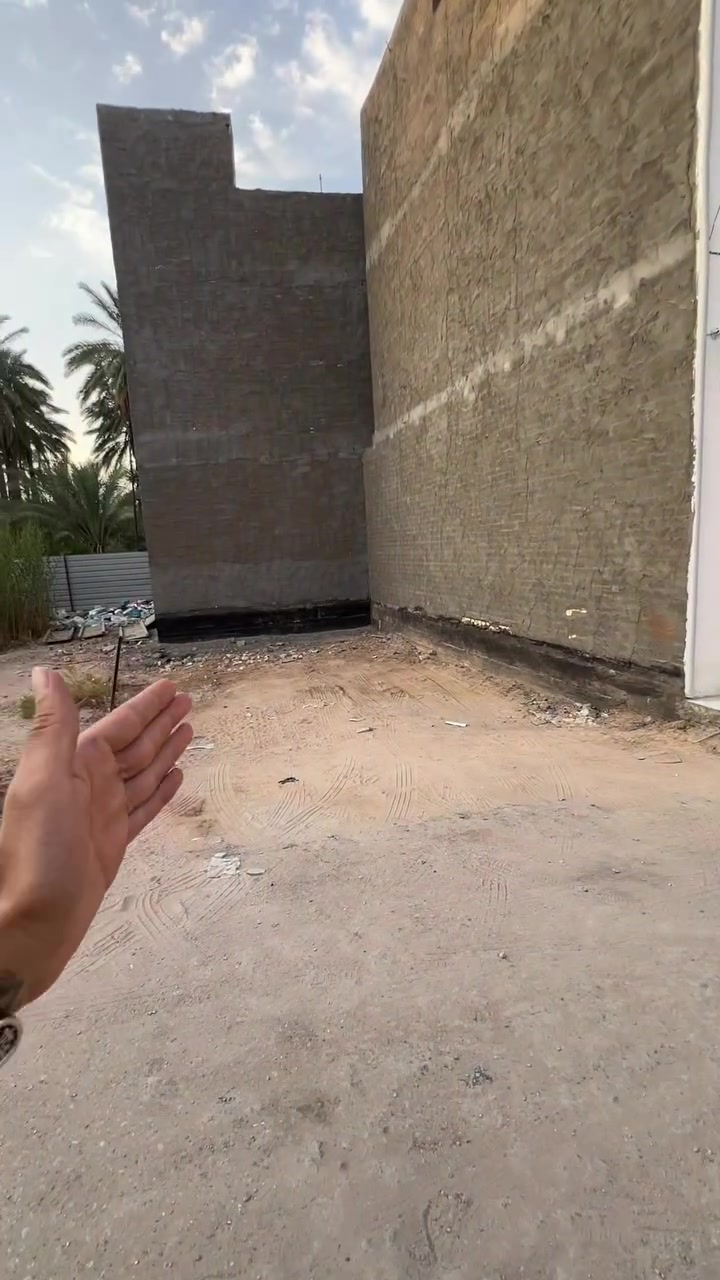 يالله سلام عليكم قطعه ارض للبيع المساحه 50م الواجهه 5م والنزال 10م العنوان كربلاء البوبيات عامود 31 منطقه الودي قبل مدرسه الغزالي كافه الخدمات ماء مجاري كهرباء تبليط عرض الشارع 8م نوع العقار طابو زراعي سند 25مكاتبه وقرار ويه صاحب الارض منطقه سكنيه ومميزه وتبعد عن الشارع العام اقل ال 100متر وتبعد عن الامام الحسين ع 1 كم ونص يعني 5 دقايق انته بالامام السعر 37 مليون مع مجال بسيط جداً للاستفسار والطلب اتصال مباشر على الارقام الموجوده داخل المنشور 

***********.   سيد مهدي 
***********.  المهندس جاسم
