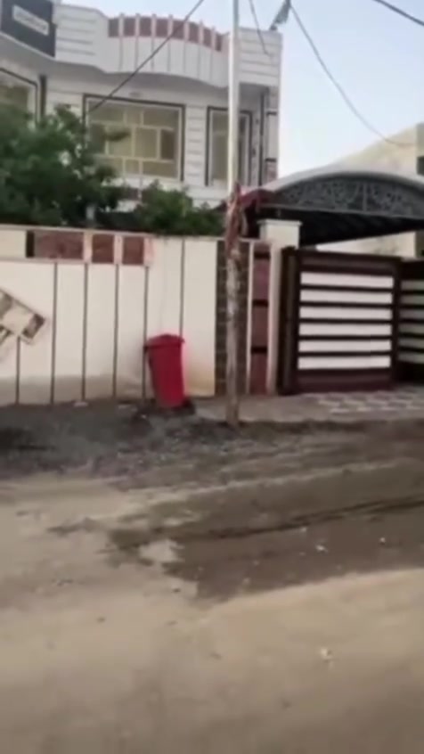 بسم الله الرحمن الرحيم
للبيع بيت طابو صرف حي الزيتون الشارع الثاني 
المساحة 300م طابقين ، ٤ غرف نوم +استقبال +صالة + مطبخ  الاساس صب رفت البناء طابوق السقف الاول والثاني صب كونكريت السطح ماده ايزو كام 
البيت جاهز من جميع الجوانب وشغل درجة اولى باقي التفاصيل موضحة في الفديو 
الاستفسار على الارقام التاليه
 ***********
***********
