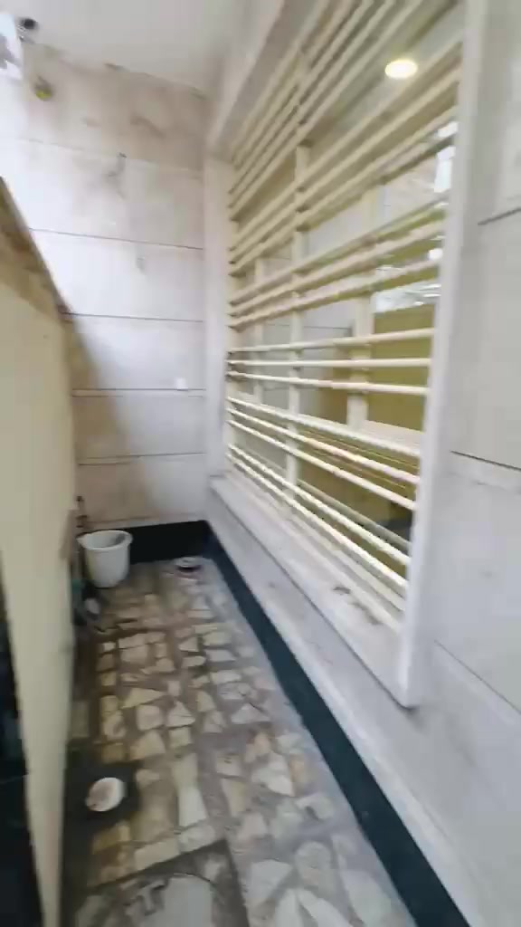 🏡 بيت للإيجار في منطقة بغداد الجديدة

🛑 يحتوي على 3 طوابق
🛑 3 غرف نوم 

📌الطابق الاول: 
✅مطبخ 
✅صالة
✅خدمات 
✅منور

📌الطابق الثاني: 
✅غرفتين نوم واحدة سويت و تحتوي على بالكون

📌الطابق الثالث: 
✅غرفة نوم 
✅سطح 

📍العنوان: بغداد- بغداد الجديدة خلف مطعم الدرويش 
 
💵 الايجار الشهري 750 الف

للاستفسار الاتصال: 
***********

عنوان المكتب:  
زيونة- محلة 710 شارع مدرسة بدر الكبرى

