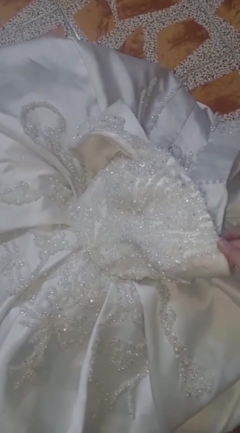 للبيع • ملابس