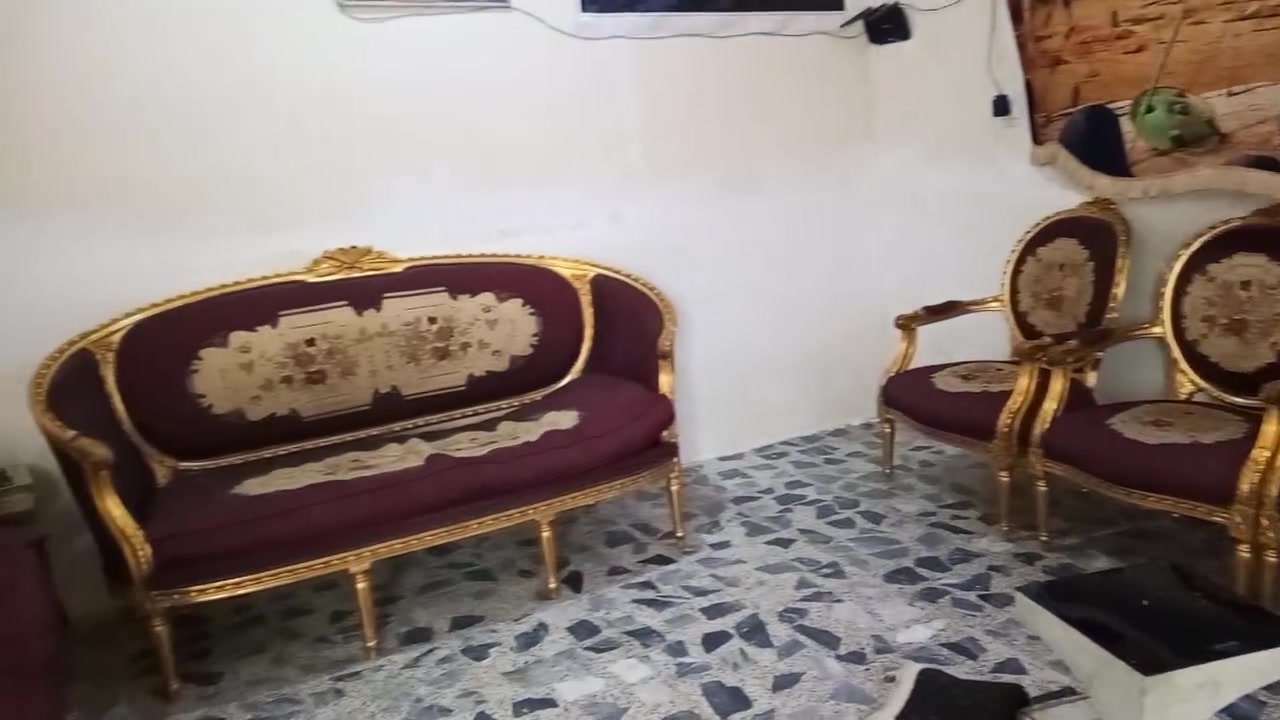 للبيع تخم اربع كراسي وثنين كبار 100 رقم *********** الحبيبة مدينه الصدر
