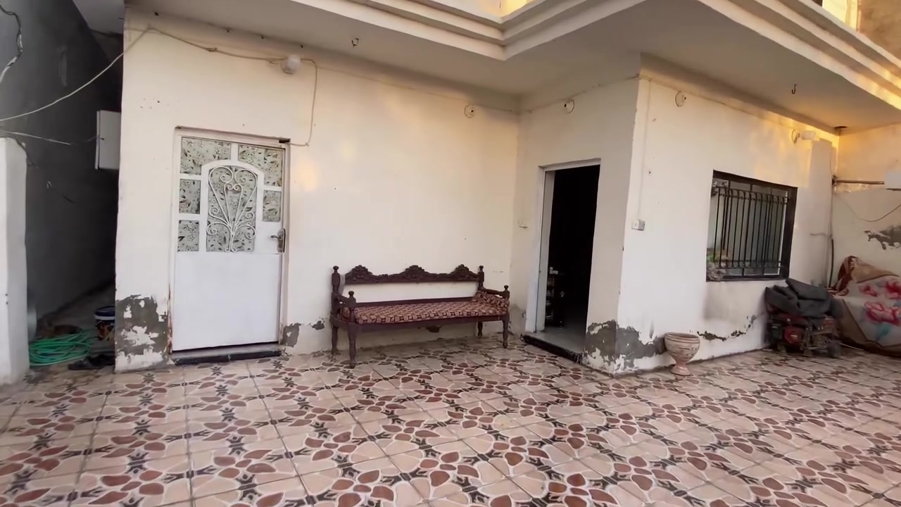 بيت للبيع

مساحه : 200 طابو صرف 
موقع    : ديالى - بهرز - قريه برغه - خلف مدرسه الواسطي 
يتكون البيت : ( طابقين ).  الأرضي ( صاله - مطبخ - غرفتين - استقبال ) والطابق الاول نفس الشي 
الاستفسار والسعر اتصال على هذا الرقم ( *********** ) او مراسله الصفحه . 
+ أمام البيت ايضاً حديقة كبيره ومساحه مفتوحه .
‭
