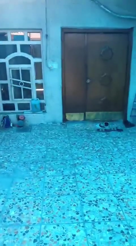 السلام عليكم
دار للبيع
الشعب قرب لحوم ابو سجاد 
مقابل جامع ابراهيم الخليل
مساحة ١١٠ متر واجهة ٥ ونصف
طابقين
٣ صحيات مع حمام
غرفتين نوم في الطابق العلوي
السعر ٢١٠ مليون قابل للتفاوض
التواصل مباشرة مع عقارات القمة
+964 770 609 4287
