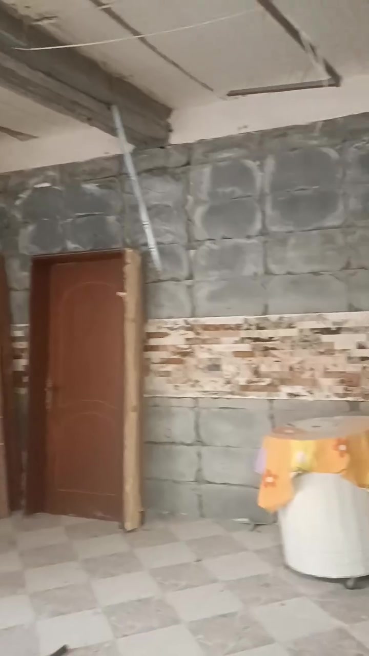 دەستی دووی چوارقورنە   بۆ هەرکارێکی بڕین شکاندن لێ کردنەوەی گەچ لبخ بۆ بڕین شکاندن پەیوەنیمان پێوە بکەن بەگوونجاوترین نرخ 
ژ.م
***********
