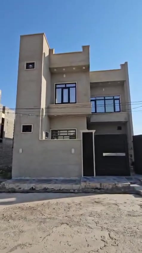 بيت  للبيع مساحه 150 متر طابقين بناء حديث,, البيت نقد ما مطلوب للجمعيه سعر البيت 110 مليون وبي مجال الواجهة(( 7 )) ونص 5 غرف نوم,
مطبخ استقبال هول مشتملات كراج سياره الاستفسار مع مكتب الشارقة اتصال على الارقام التاليه *********** ***********,
