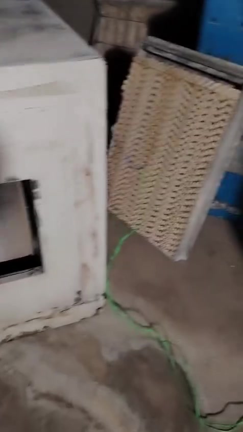 مبردات ثنين كدام العين شغالات
الأزرق ب ٦٥
و الأبيض ب ٦٠
***********
