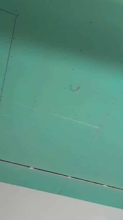 السلام عليكم ورحمه الله وبركاته
خلفه ديكور سحبات ومالكي وبورد 
شغل 1/1واستلام مهندس 
بشتغل قطعي ويوميات
***********
