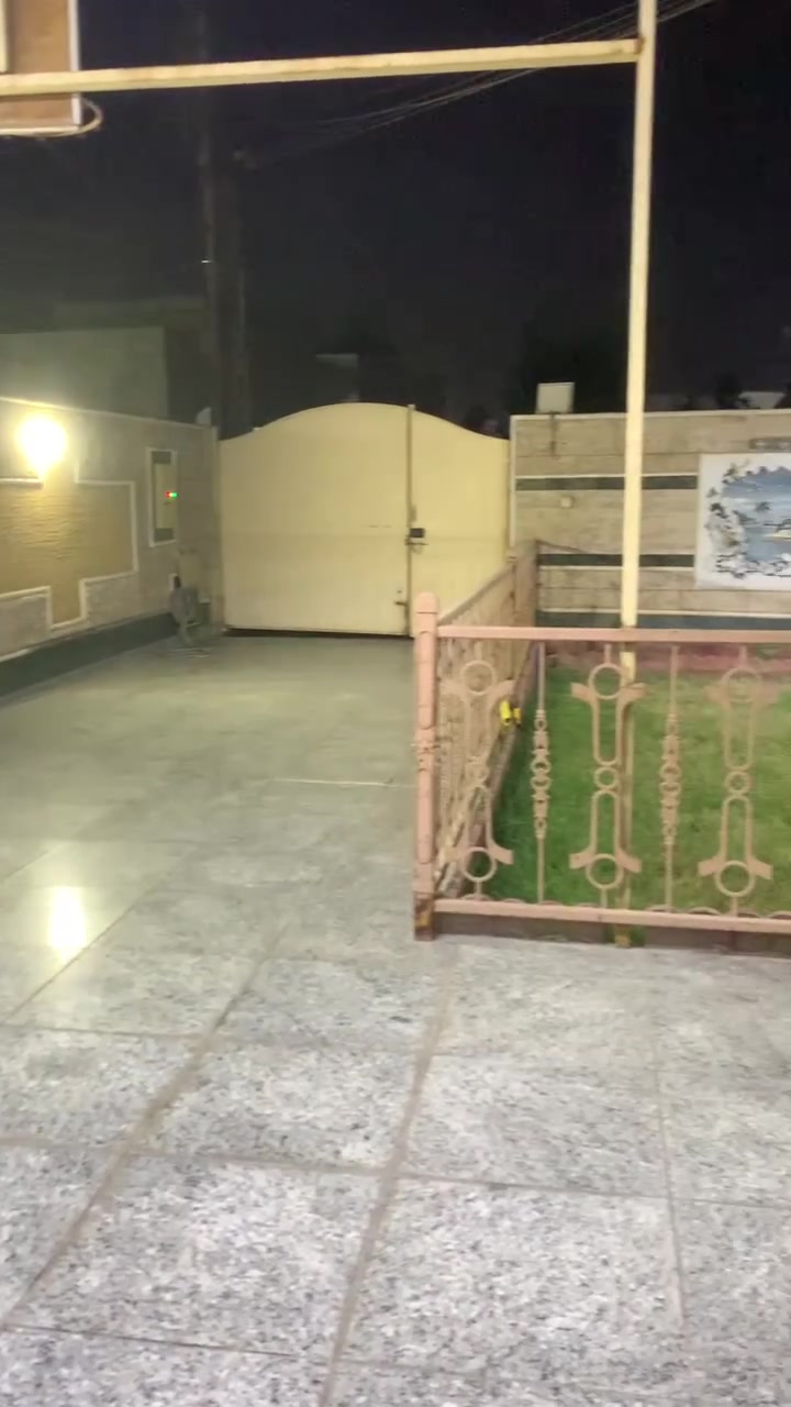 بيت طابو صرف بناء سنة 2019
مساحة 125 متر بناء 100مربع  تشجير اصولي 
طابقين يحتوي الطابق الاول على غرفتين ومطبخ وصالة كبيرة وحمام والطابق الثاني على ثلاث غرف وصالة كبيرة وحمام وبيتونة كبيرة وحمامات خارجية 
في الزعفرانية شارع منتزه كاردن ستي قرب حسينية ابي طالب السعر 400مليون  وبي مجال التواصل على الواتساب فقط  الرقم ***********
