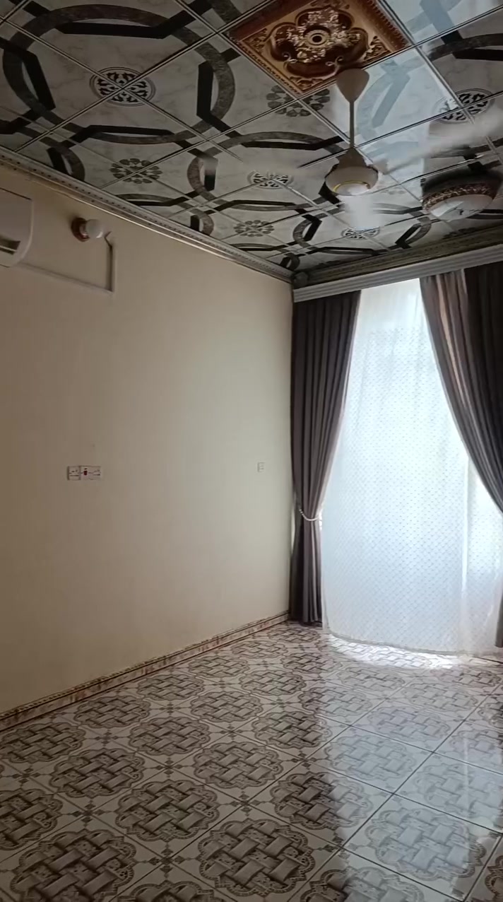 200متر ركن على ساحه حديقه الساحه طابقين طابو بسمي في حي الشهداء  موقع راقي قريب على 4مدارس بتداىيه متوسطة عداديه. من البيت الكل مدرسه دقيقتين مشي  الطابق الاول. غرفتين مطبخ صحيات داخليه وخارجيه. استقبال كلدور صاله.   الطابق الثاني.  3غرف مطبخ صحيات كلدور كبير مخزن. دراج للشار ع.  ودراج. الداخل.  سعر 235 مليون بي مجال.  ***********
