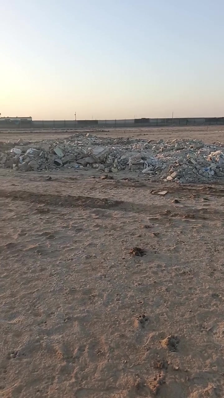 يالله سلام عليكم تتوفر قطعه أراض  بمساحة (200) واجه (10) أو نزال(20) بدايت فرع عرضه ثمانيه أو الشارع عرض عشره   أو موجوده جميع المساحات  بسعر مناسب جداً منطقه جديده أو كاعد تنبني بيه أو متوفره مي أو كهرباء أو قريبه عل شارع التبليط 
السعر (9 مليون) أو بيه مجال 
العنوان الحميديه شارع سيد عوده قرب ملعب علاوي مردونه
رقم الهاتف (***********) @إشارة
