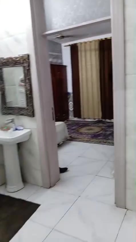 بيت مساحته 144 متر قريب عله فران الزهراء مثل ماواضح بل فديو بل كبر ولغزلان السعر 220 الشراي راح خلي رقمي اويتصل ***********
