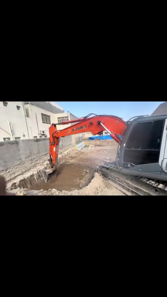 السلام عليكم اخواني اني سائق حفارة اللي يحب يتواصل وياي هذا رقمي ***********
