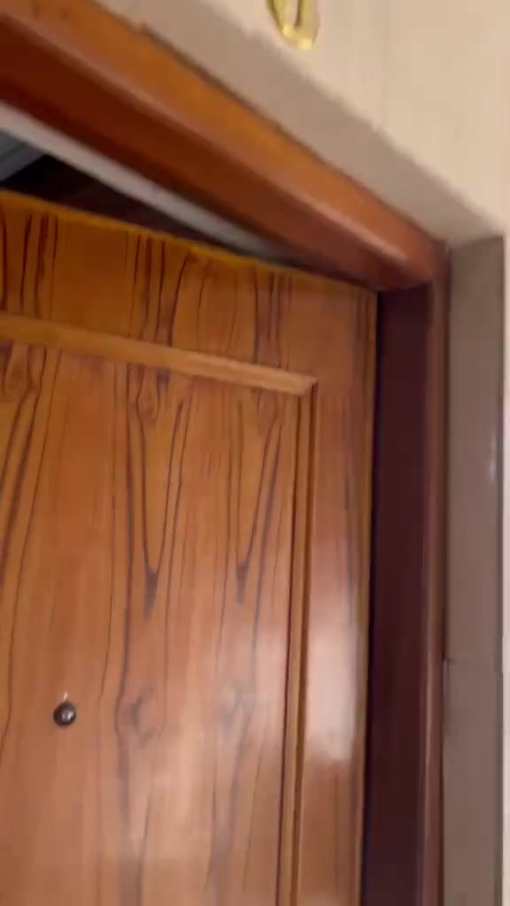 سلام عليكم شقه للايجار مؤثثه  غرفتين و صاله
شامل كهرباء و ماء 

الموقع شارع العطار 

طابق ثاني 

للاتصال ***********
