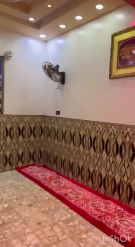السلام عليكم بيت للبيع المساحة 100متر قرب صيدليه الكرامة الرضويه الثالثة الاستفسار الاتصال على الرقم واتساب  ***********
