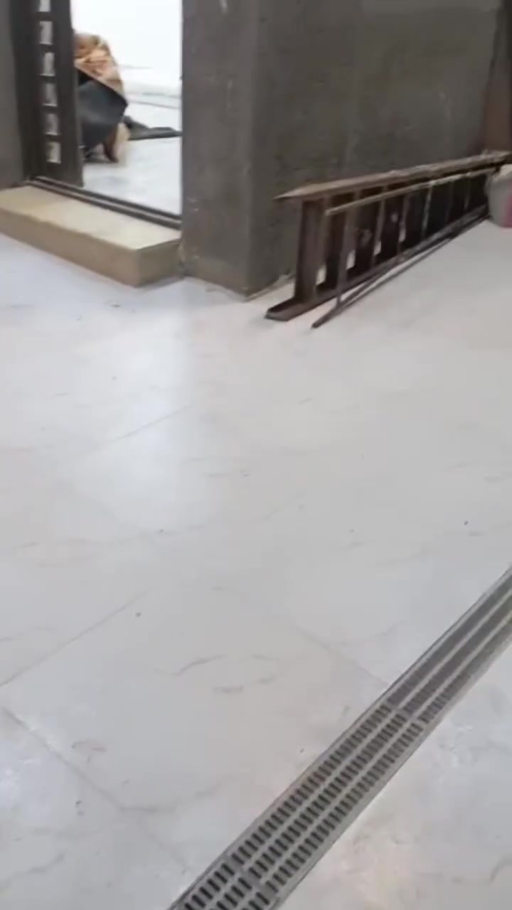 يتوفر بيت ١٥٠ متر بواجه ٧ونص ونزال ٢٠ طابقين بناء حديث طابو صرف الطابق الاول هيكل والارضي جاهز للسكن يحتوي عل غرفه وصاله وستقبال ومطبخ وصحيات داخليه وخارجيه في الاول
والثاني يحتوي عل ٣نوم وصحيات مطلوب ٤٩ مليون للتفاصيل 

الاتصال ***********
