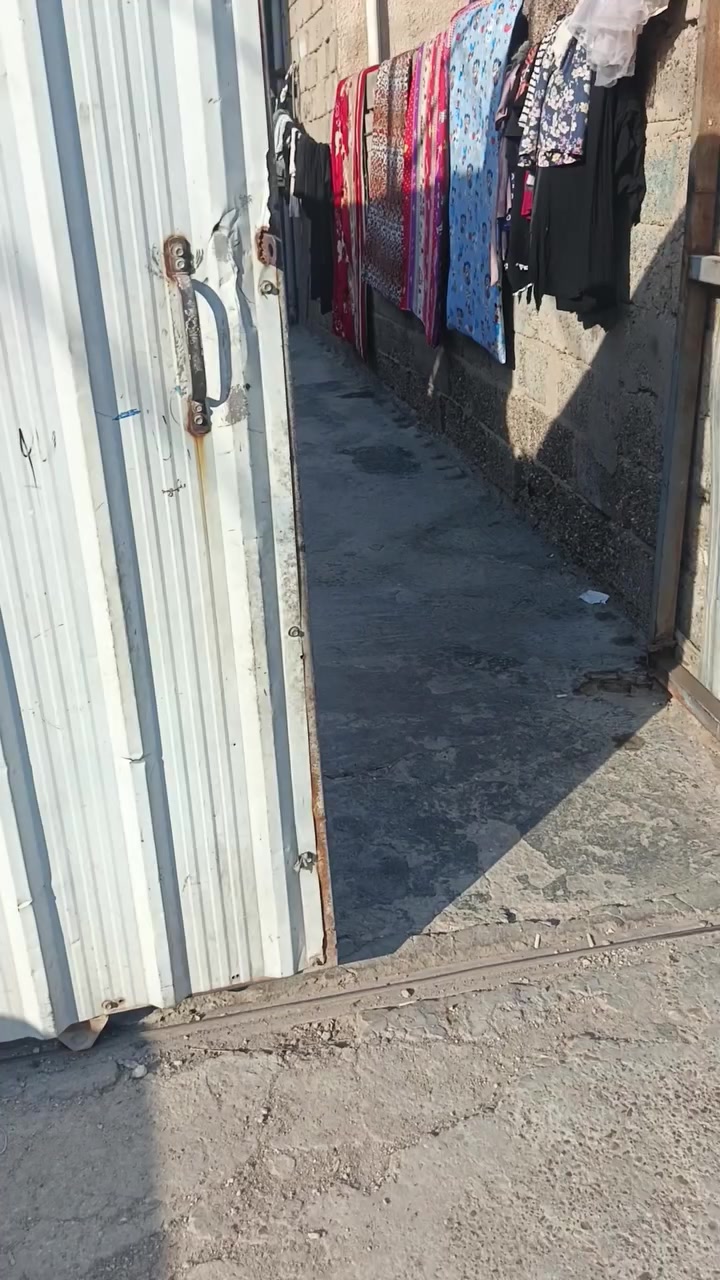 السلام عليكم
قطعه للبيع المساحه 140 تقريباا
سند اصفر 
حي البساتين قرب ثانوية الاسوار
متوفر جميع الخدمات تبليط كهرباء وماء اساله 
رقم الهاتف ***********
