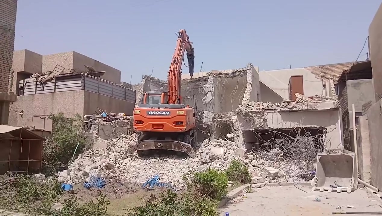 هدم  تفليش البيوت *********** تفليش هدم البنايات المرتفعة ورفع الانقاض وحفر الجفره وقطع البيوت المشتركه  وتجهيز كافة المواد في بغداد عامه في خدمتكم

