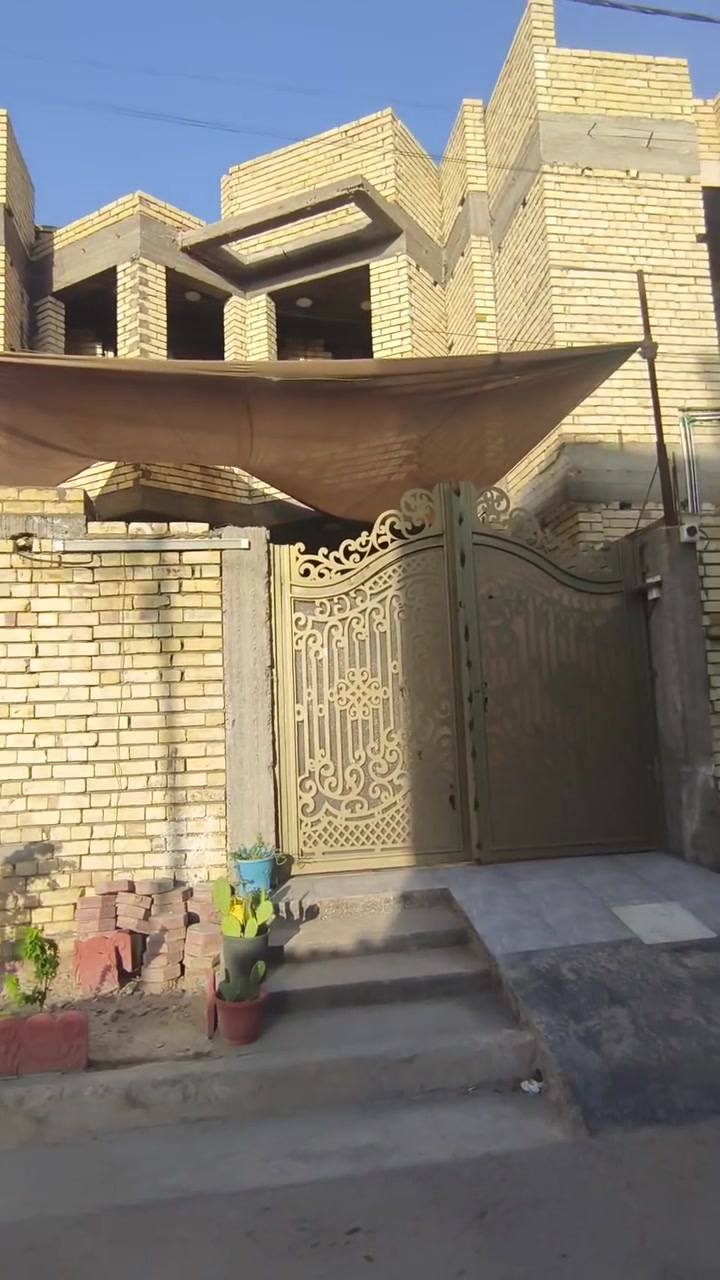 السلام عليكم
دار للبيع طابو صرف
بغداد _المحموديه _ حي السلام _  المربع الاول  /  قرب مدرسة شذى الورد  الابتدائيه √
  المساحة  150 م |        واجهة 6 م          | نزال 25 م 
     طابقين يحتوي على ثلاث غرف نوم  وباقي ملحقات الدار 
                     الاساس رفت   سنة البناء 2026

للاستفسار ه‍ 
***********
***********
