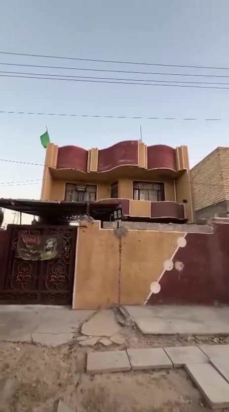 👋🏻السلام عليكم 
📍فرصة مميزه للبيع 

🏠 دار المساحة 250م.      للبيع

 جنس العقار طابو ملك صرف زراعي سند ٢٥

تفاصيل الدار⭐️*********** 
غرف نوم 🛌 عدد (6) ✨
✨ استقبال 
✨مطبخ حولي واسع جدا
✨صحيات خارججيه و طابق ارضي وطابق اول

 العنوان بغداد مقابل مرور الحسينيه مباشرة📍
المنطقة مخدومه بلكامل📌
✨تبليط
✨مجاري
✨مدارس 
✨مستشفى
✨أسواق 

للاستفسار والتواصل ☎️***********
