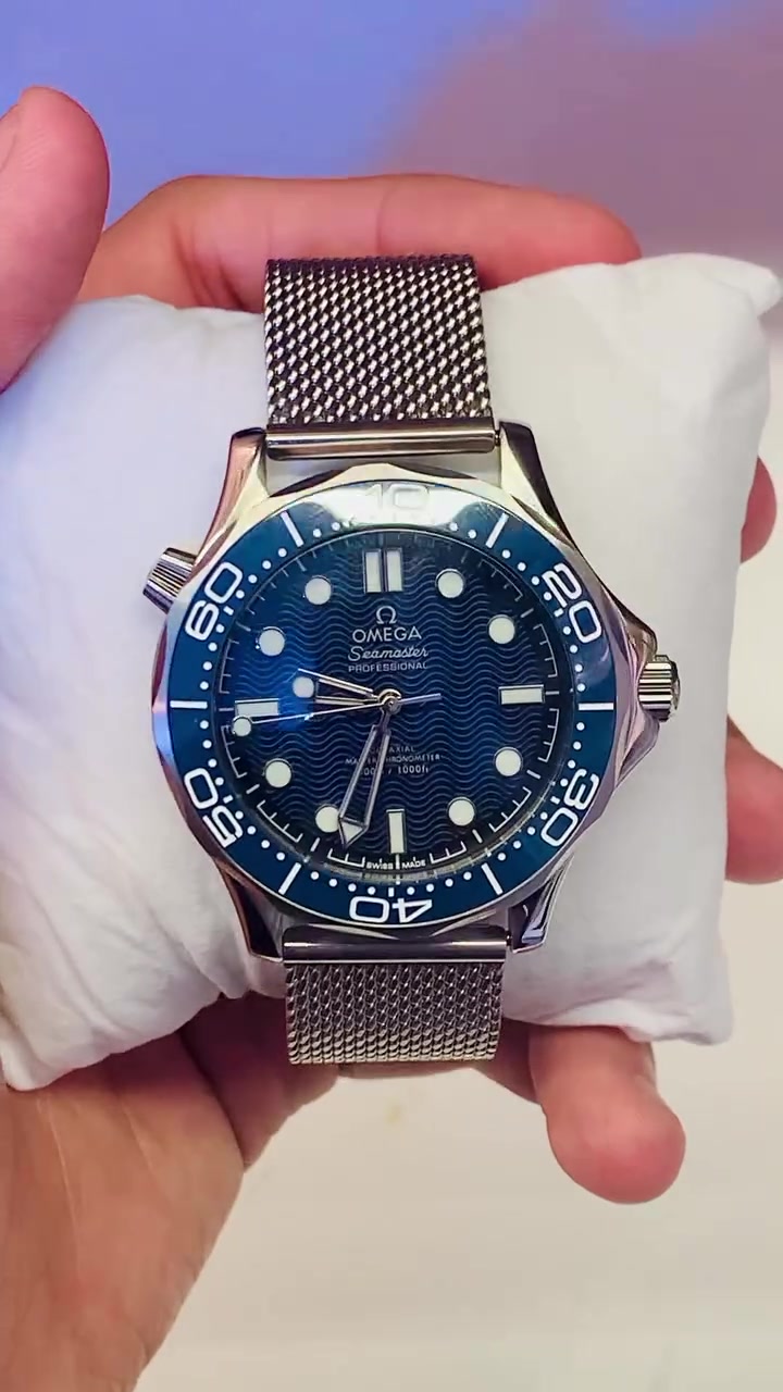 omega 007 سوبر ماستر
اوتوماتيك قفال بحري
مقاومة 300 متر تحت الماء
سير حصيرة
قفل اصلي
رينك دوار
زمبلك التنفيس شغال
السعر 100 الف شامل التوصيل
***********
