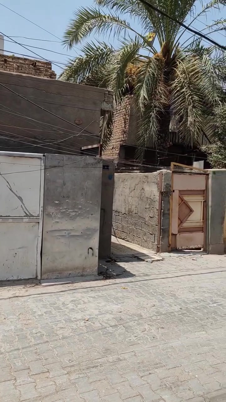 السلام عليكم
بيت طابو ملك صرف مساحته ٢٣١ متر شارع المعهد خلف المنصه محله ٩٥٨زقاق٤٩ سعر المتر مليون ومئة الف  رقم الهاتف ***********
