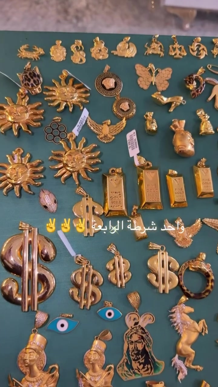 تحفة فنية • موديل عالمي • واحد شرطة الرابعة