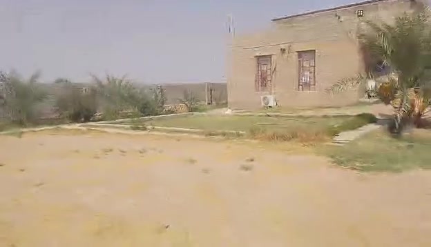 السلام عليكم بيت للبيع طابقين المساحه الكليه ويا السياج دونم سعر 120 وبي مجال بزنكوره قريب على جمعيه العسافي تفاصيل البيت الطابق الارضي ديوانيه وصاله وثلاث غرف مطبخ حار وبارد الطابق الثاني ثلاث غرف للتواصل ***********
