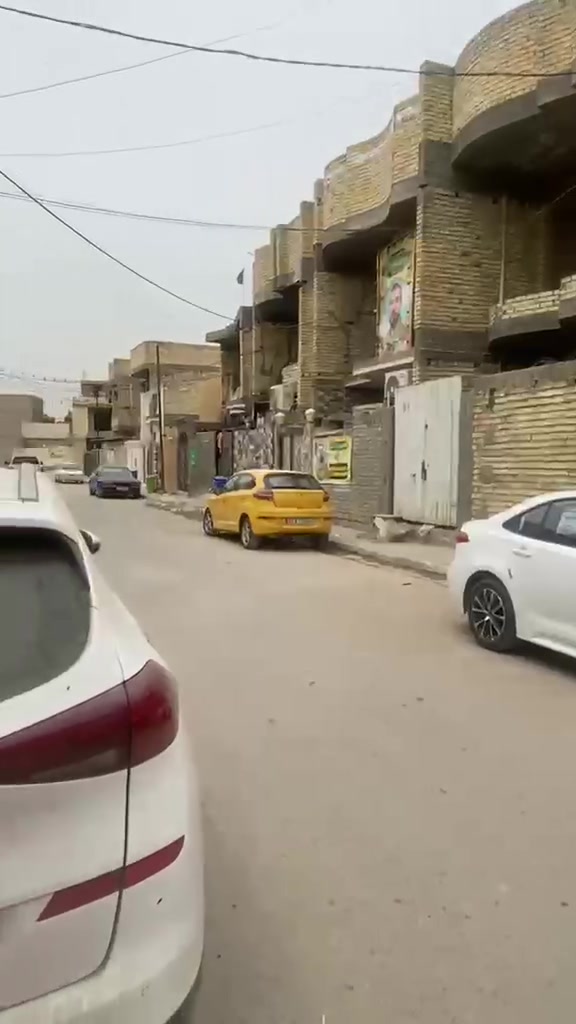 سلام عليكم بيت للبيع 100متر
ثلاث طوابق اربع غرف نوم 
اربع حمامات 
سطحين شتايكر كاملات 
بيت كامل على اخر حبايه العنوان بغداد الرئاسه شارع عشرين 
للاستفسار لاتصال *********** غير متواجد على الخاص
