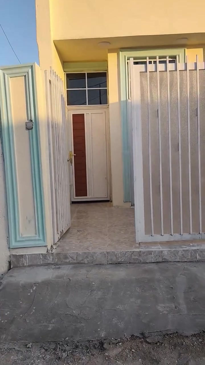 دار سكن للبيع مساحه 100م حي الحكيم شارع افران الهادي 
بناء جديد درجه اولى ***********
