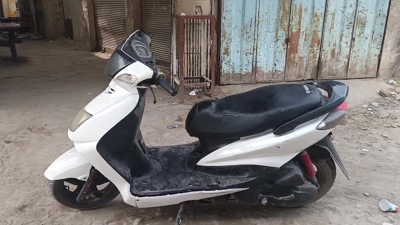دراجة سكنس ياباني 140 
 الدراحة نكرة سلف كهربأيات كله شغال
مكينه ناعمة مثل ما موضح بالفيديو 
الدراجة مفتوحه مره وحده مبدل ولفات فقط 
الدراجة شلعه و معدل للمراوس او البيع متواجد واتساب ***********