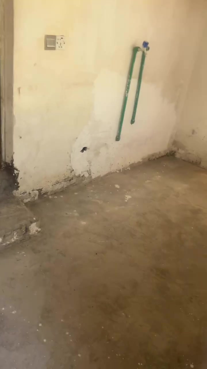 شقه طابق ثاني  داخل دوانم قرب جامع ملك القدوس تتكون من غرفه نوم وحمام ايجارهه 200وبيهه مجال ***********
