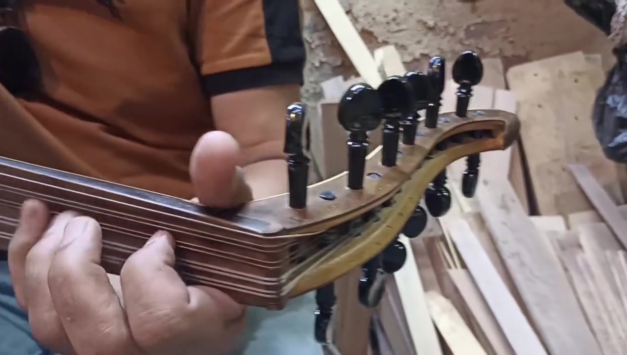 السلام عليكم (( مكلف بالنشر ))
عود مصري شغل ورشة 
ملاحظة السعر مناسب
واتساب ***** ***********

