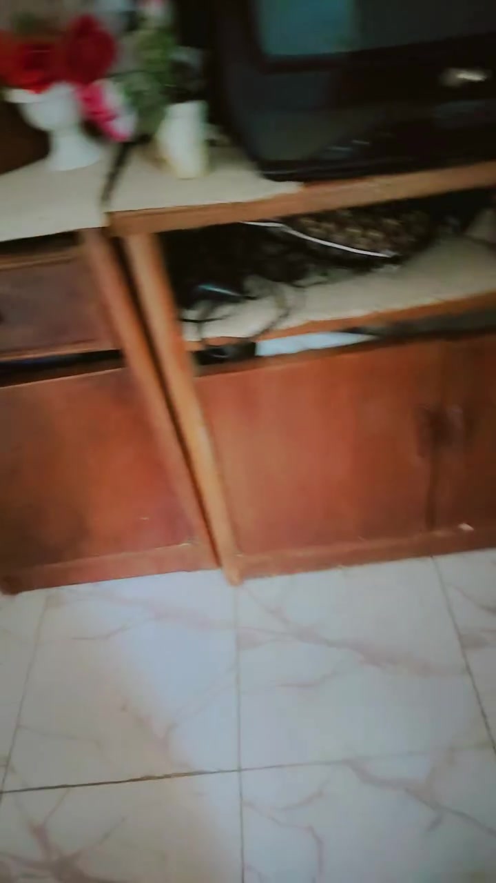 السلام عليكم عندي غرفه خشب عراقي بيع مستعجل بيها اضرار بسيط مكاني بابل قرب جامعة بابل اريده ب 450 وبيها مجال بسيط  اي استفسار التواصل ع واتساب رقمي ***********
