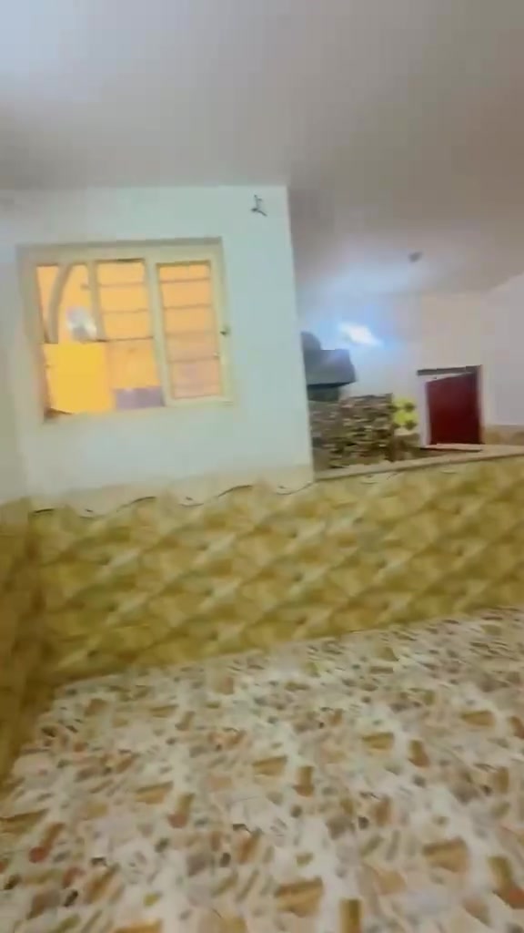 توجد شقه طابق اول غرفه وصاله ومطبخ شارع البداله الشقه حسب ماموضح في الفديو السعر ٣٧٥
للاستفسار الاتصال على الأرقام التاليه *********** واتساب
*********** واتساب
