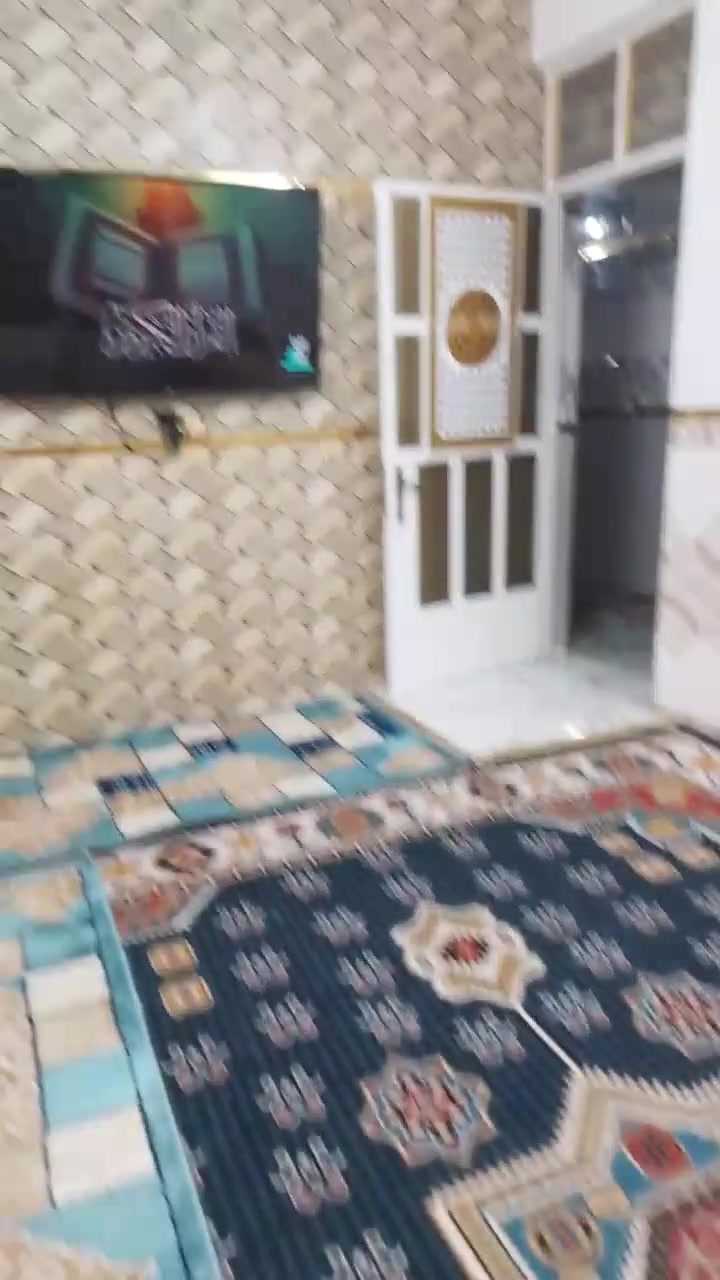 بيت في منطقة الدسيم الفتحه مال الجوادر قرب الملعب المساحه 90 متر طابق ونص صب مسلح وهذا رقمي ***********
