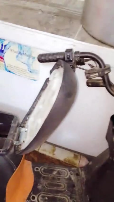حجم ١٤ • ٤ بطاريات • تاير امامي يحتاج