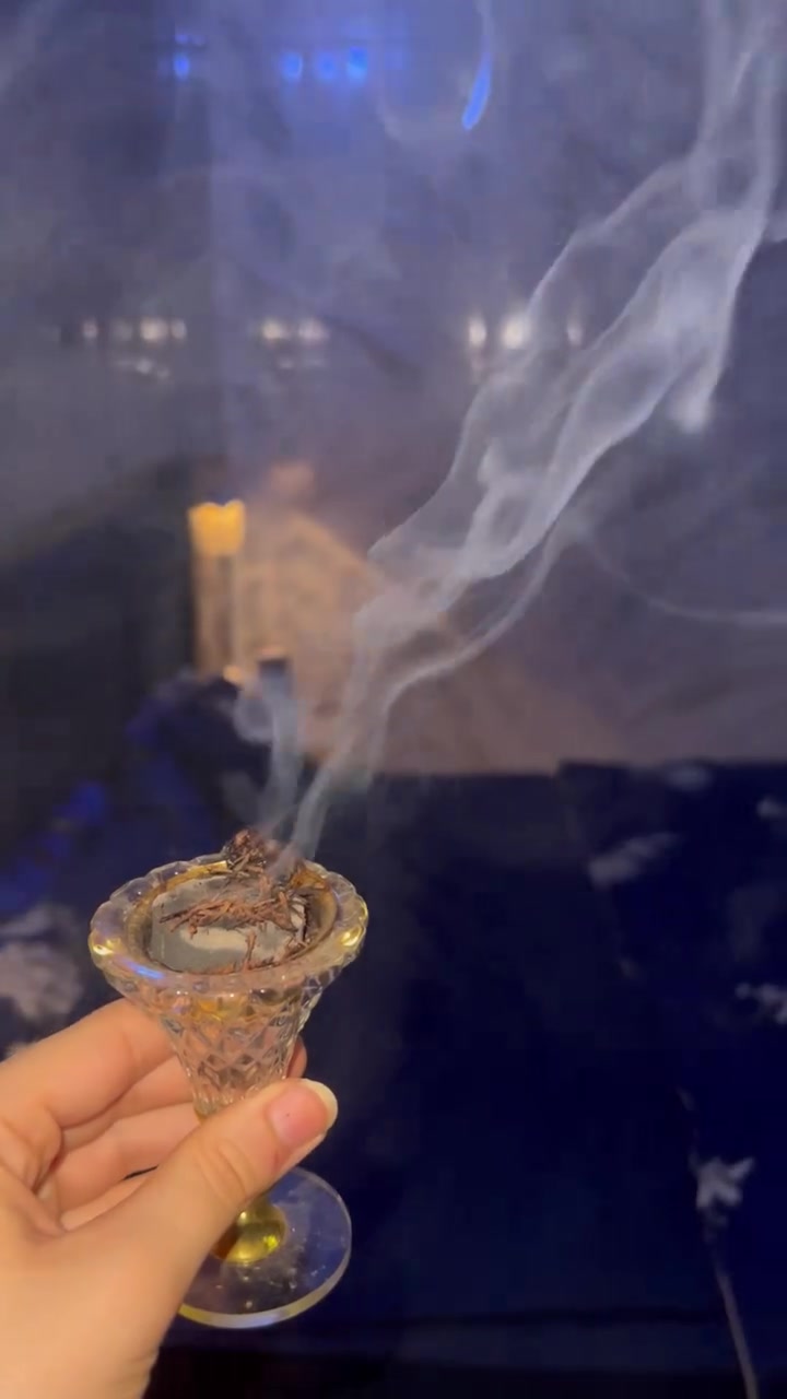 مرحبا غرفه استخدام 6 اشهر فقط السعر نهائي 350 سبب بيعها حجمها كبير اي ضرر مابيهه الشراي يدخل خاص
