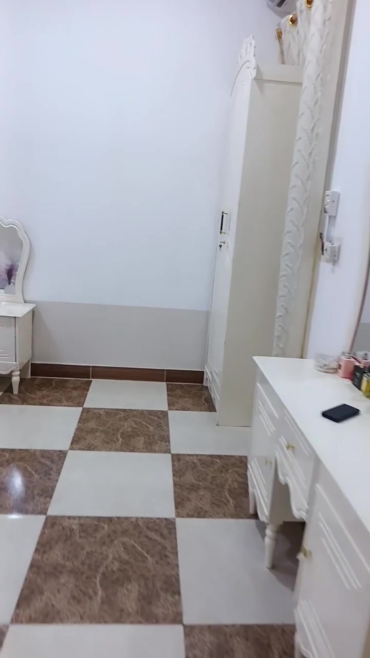 غرفه صاج عراقي صار شهرين من اخذتها بس زغيره بلغرفه زلغ مابيها رايدها مليون600بيها مجال  عنوان بصره ابو خصيب قريب حسينيه داود العاشور***********
