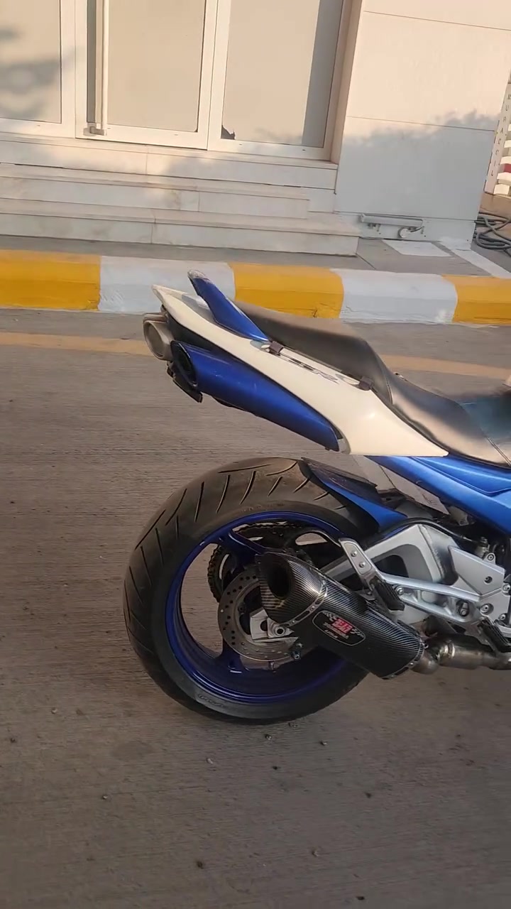 suzuki gsr 600cc 2007
سلاو برایان ئەم ماتۆرە بۆ فرۆشتن بێ  عەیبو بێ مەسرەفە ئەوەی مەسرەف بێ تیایا کراوە ماتۆرێکی هەتا بلێی بە قوەتو نەرمە لە لێخورینا 
 سالانسای کاتمی بۆ بەستراوە سالانسای بیلادیشی پێوە ماوە ماتۆرەکە لە سلێمانیە سعری ١٨ گەلاو معامەلەیەکی برایانە 🖤
بۆ زانیاری زیاتر تەلەفون بۆ واتس ئاپی ئەم رەقەمە بکەن ***********
