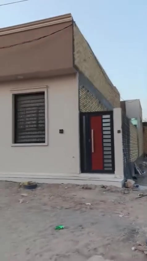 ‏بيت للببع طابو صرف
مساحه ١٠٠  متر خلفي طابق واحد

‏البيت على شارع   ٢٠  متر 

‏طابوك صب كونكريت 

‏بناء حديث 2026   

‏يحتوي على غرفه واحده 

‏وصاله ومطبخ وستقبال 

‏وصحيات داخليه وخارجيه 

‏السطح شتاكير 

‏العنوان الاسكان الصناعي حي المهندسين 

‏قرب شارع الجامع 

‏السعر  78  وبي مجال 

‏

‏الهاتف  ***********
